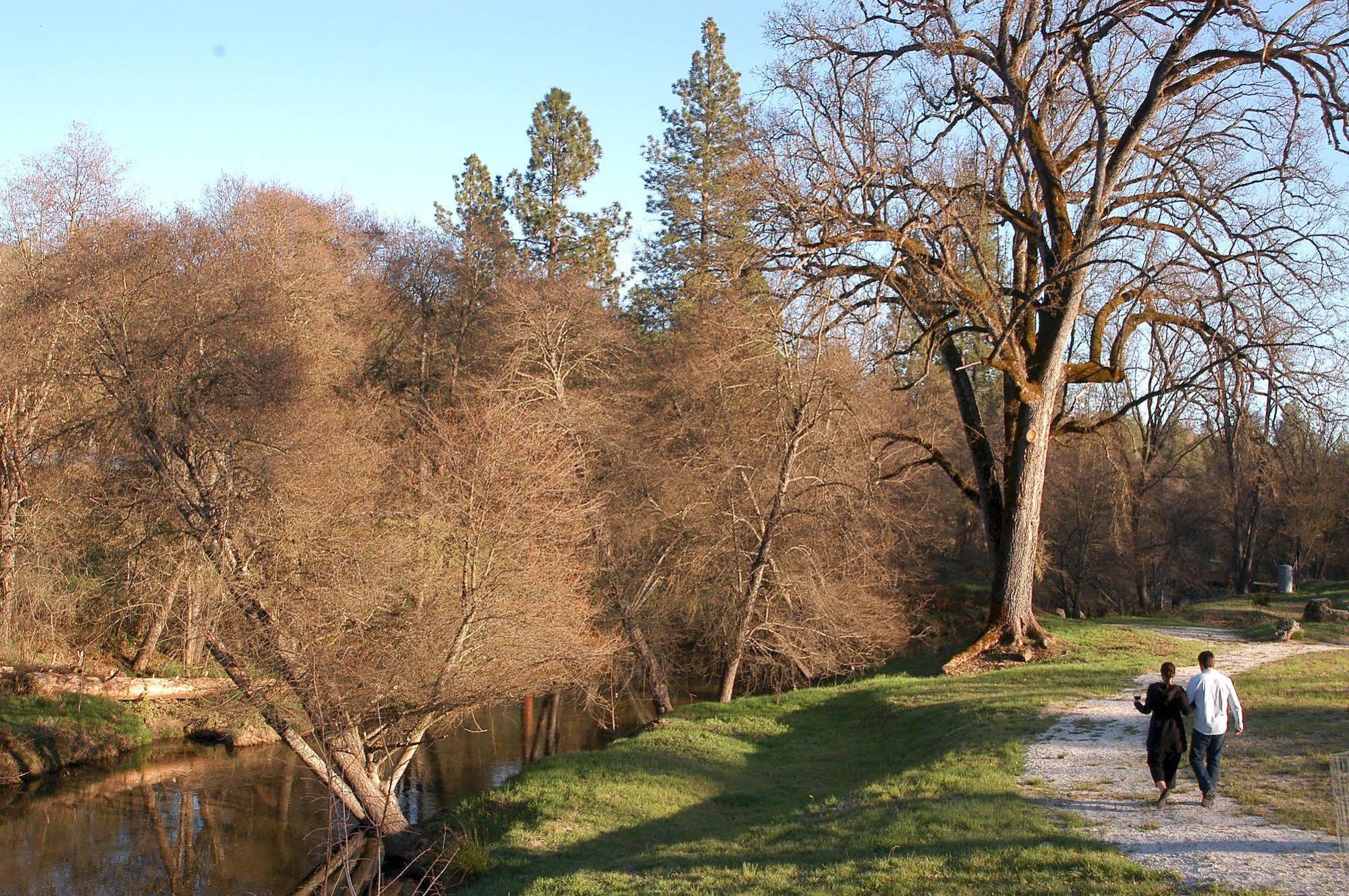 Queen'S Inn By The River Oakhurst Exterior foto