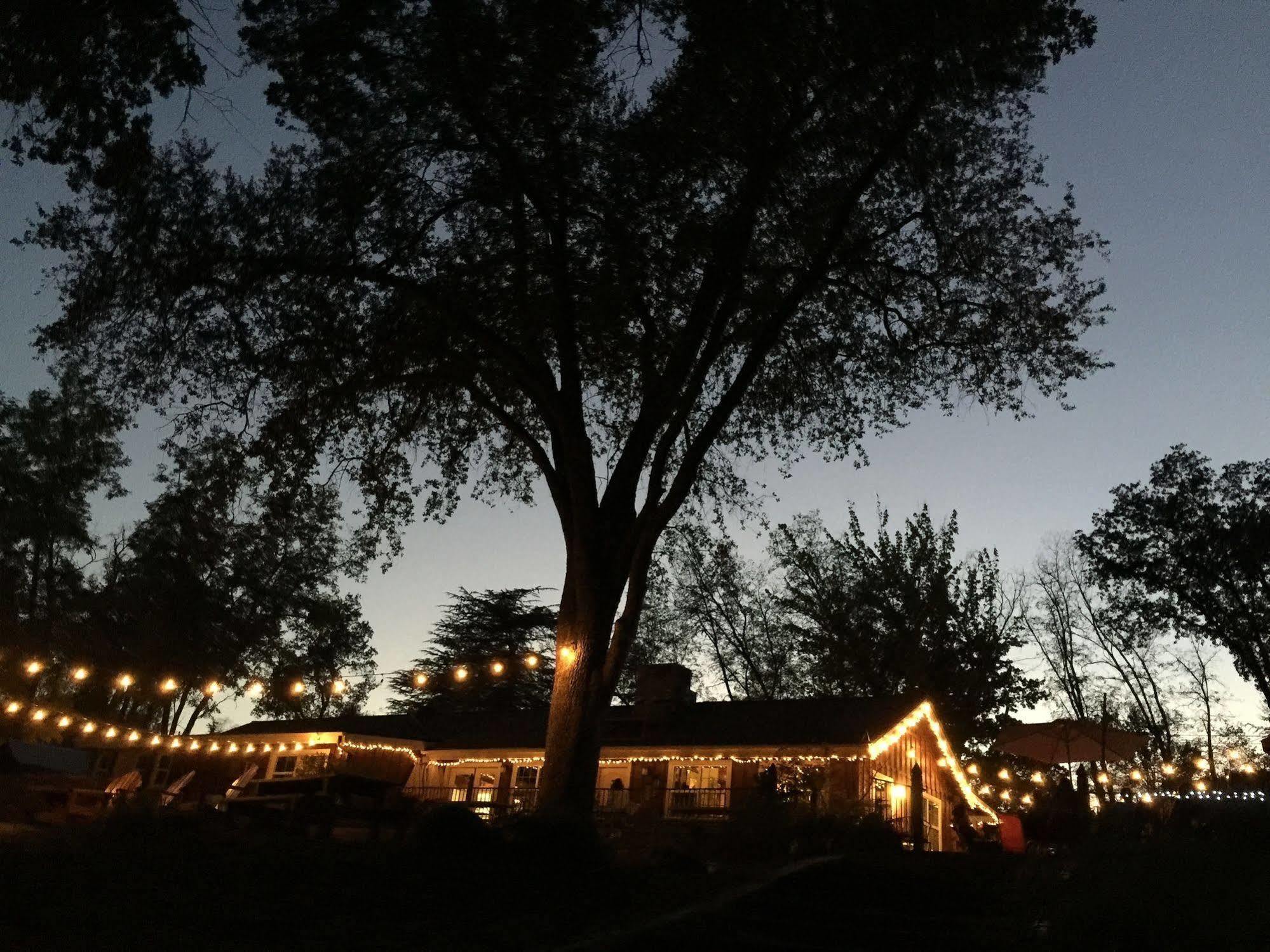 Queen'S Inn By The River Oakhurst Exterior foto