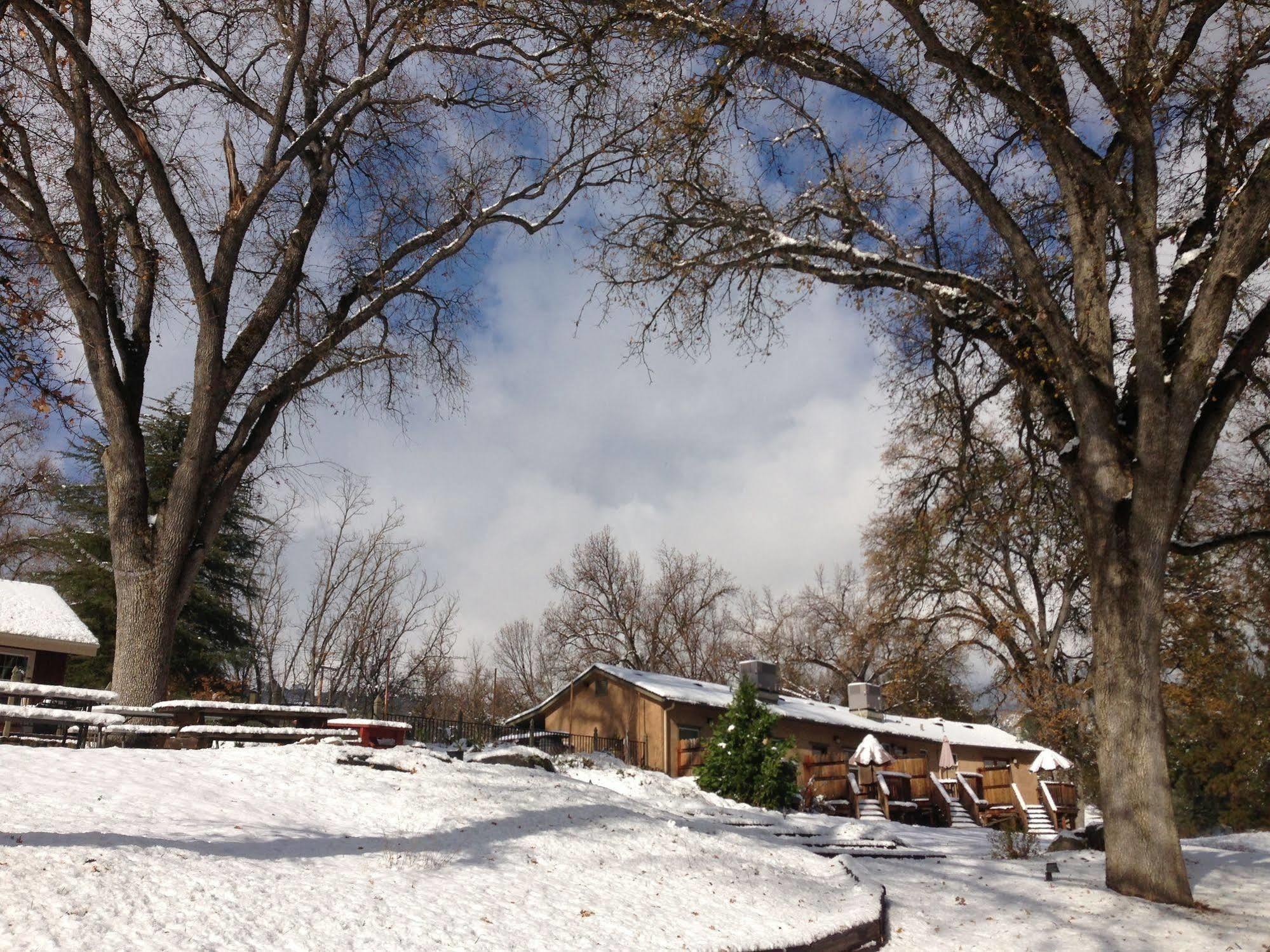 Queen'S Inn By The River Oakhurst Exterior foto