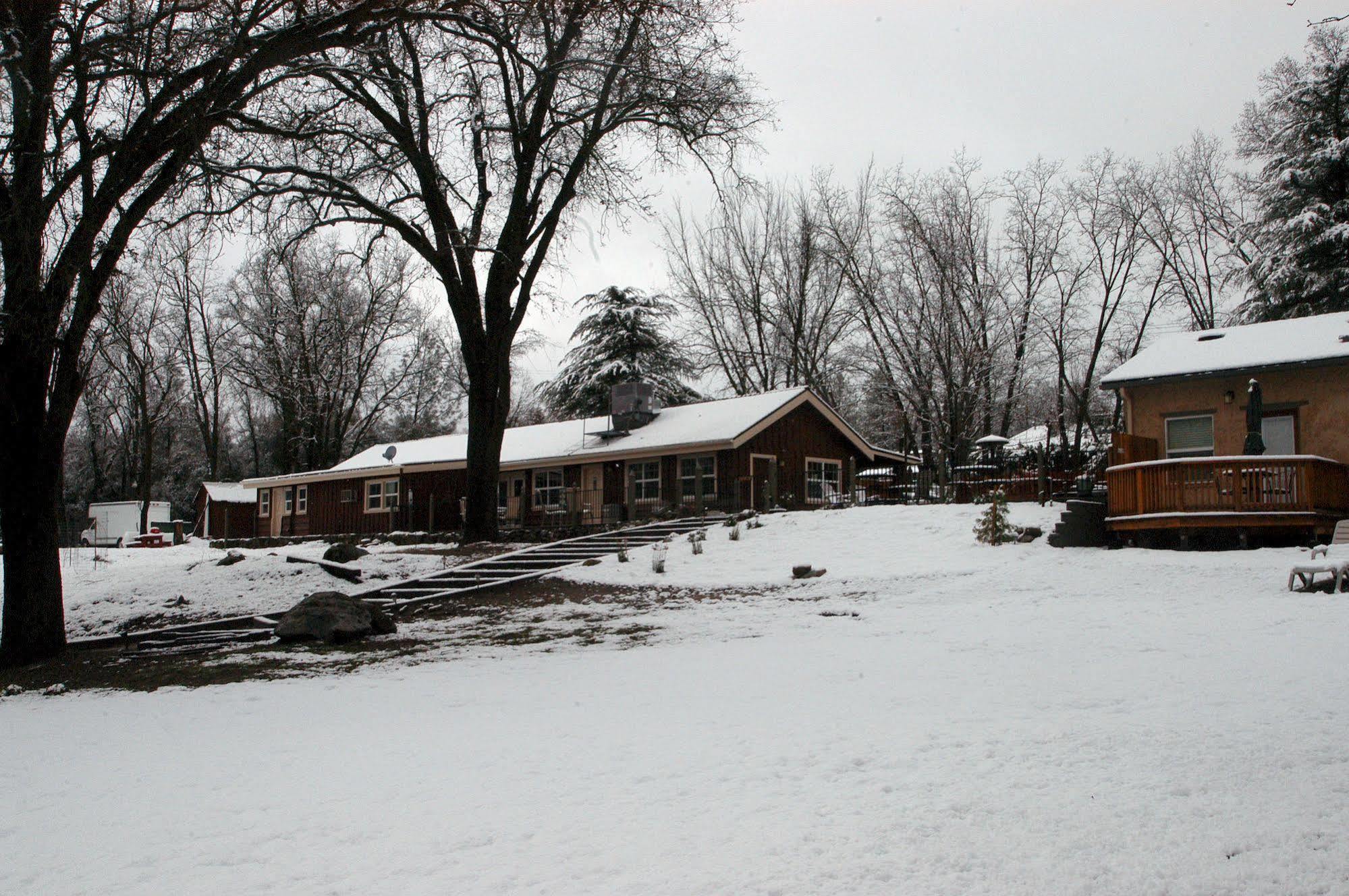 Queen'S Inn By The River Oakhurst Exterior foto