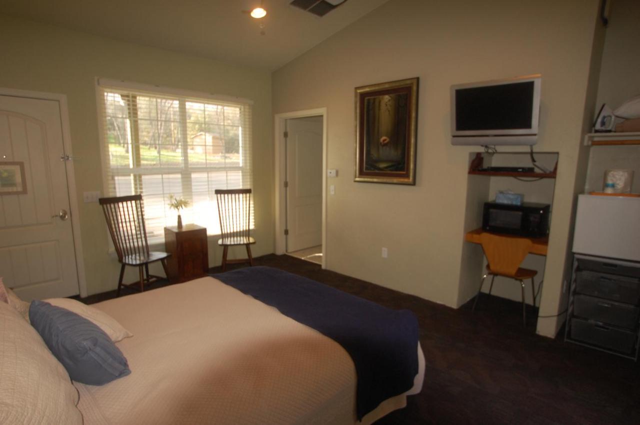 Queen'S Inn By The River Oakhurst Exterior foto